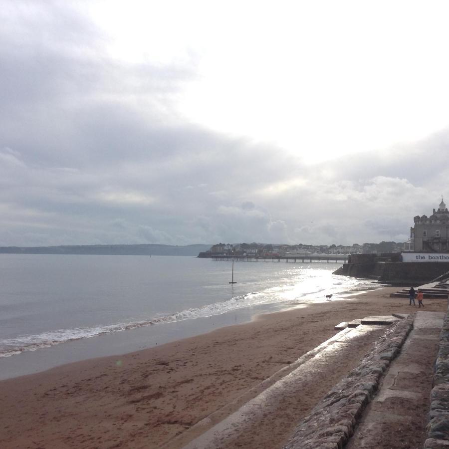 Pink House ,Opposite Beach ,Sleeps 6 , 2 Bedroom Ground Floor Self Contained Garden Flat , Private Entrance , Kitchen , Guaranteed Parking ,Wifi , Movies ,Bathroom ,Fridge , Microwave ,Bedroom 1, Double Bed & 2 Single Beds ,Bedroom 2 , Double Bed Paignton Eksteriør bilde