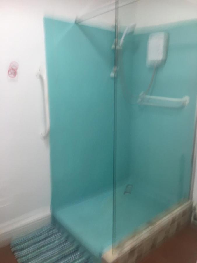Pink House ,Opposite Beach ,Sleeps 6 , 2 Bedroom Ground Floor Self Contained Garden Flat , Private Entrance , Kitchen , Guaranteed Parking ,Wifi , Movies ,Bathroom ,Fridge , Microwave ,Bedroom 1, Double Bed & 2 Single Beds ,Bedroom 2 , Double Bed Paignton Eksteriør bilde